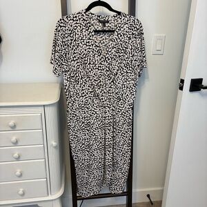Banana Republic size L Patterned Dress. Almost new! Faux wrap dress.